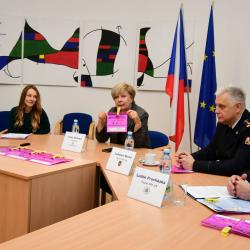 Seniorská obálka - tisková konference
