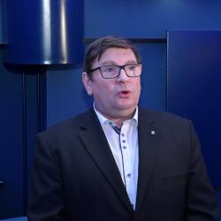 Slavnostní otevření nového digitálního Planetária - náměstek hejtmanky Pavel Hroch při úvodní řeči.