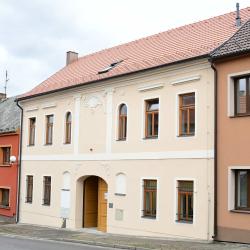 Obnovený depozitář Jihočeského muzea v Ledenicích.