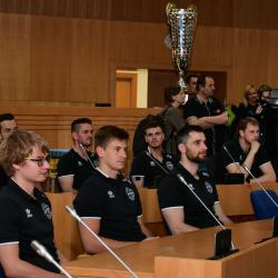 Jihočeská hejtmanka Stráská ocenila volejbalisty Jihostroje za mistrovský titul a fotbalisty Dynama za postup do I. ligy.