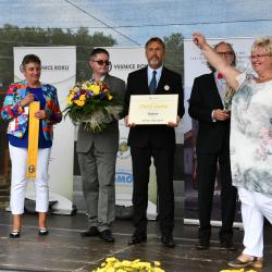 Hejtmanka Stráská dekorovala Zlatou stuhou Čejetice, vítěze jihočeského kola Vesnice roku 2019 