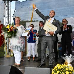 Hejtmanka Stráská dekorovala Zlatou stuhou Čejetice, vítěze jihočeského kola Vesnice roku 2019 