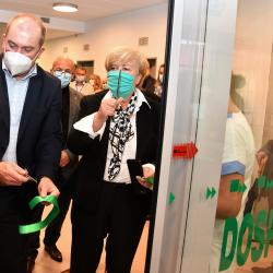 V Táboře otevřeli budovu "Nové psychiatrie". Hejtmanka Stráská přestřihla pásku.