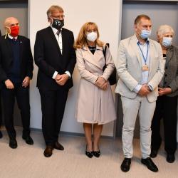 V Táboře otevřeli budovu "Nové psychiatrie". Hejtmanka Stráská přestřihla pásku.