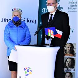 "Přístavba nového objektu trvala rok a půl a vyžádala si náklady 168 milionů korun. Zhruba 63 miliony hradil Jihočeský kraj a zbytek 105 miliónů pokryla evropská dotace," řekl ředitel knihovny Ivo Kareš.