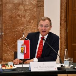Hornorakouský zemský hejtman Thomas Stelzer.