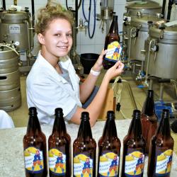 Od roku 2011 funguje na Střední odborné škole ekologické a potravinářské Veselí nad Lužnicí školní minipivovar, který slouží pro praktickou výuku žáků. Letos tak slaví již desáté narozeniny. 