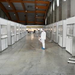 Jihočeský kraj má nové vysokokapacitní odběrové centrum. Denně zvládne otestovat až 2 000 lidí.