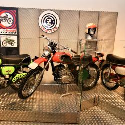 Nové moderní expozice věnované motorkám ČZ, zbraním stejné značky, maltézským rytířům, dudám, loutkám a textilu místní výroby. To nabídne návštěvníkům Muzeum středního Pootaví na hradě ve Strakonicích.