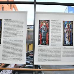 Hybernia – Bohemia s podtitulem Irsko – Česko. To je název výstavy, která za účasti prvního náměstka hejtmana Františka Talíře a náměstka hejtmana pro kulturu Pavla Hrocha odstartovala v pondělí 4. dubna slavnostní vernisáží. 