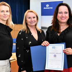 Náměstkyně hejtmana Jihočeského kraje Lucie Kozlová předala ceny Spokojený zákazník Jihočeského kraje.