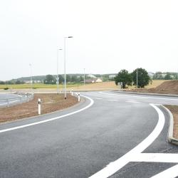 Provizorní komunikace pod Včelnou se na 19 dní uzavře. Problémy s dopravu pomůže vyřešit nový kruhový objezd.