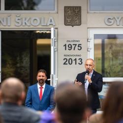 První školní den vyjel hejtman Jihočeského kraje Martin Kuba do Vodňan. Právě tam, konkrétně na Základní škole Vodňany v Bavorovské ulici, začala svoji školní docházku Terezka Tomšovicová. Ta se stala prvním miminkem narozeným v našem kraji v roce 2016.