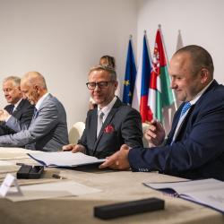 Slavnostní podpis Dohody o spolupráci mezi spolkovou zemí Dolní Rakousko a kraji Jihočeským a Jihomoravským a Krajem Vysočina