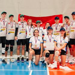 První finálový turnaj středoškolských her ve volejbale vyhrálo Gymnázium Česká.