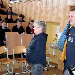 Dana Drábová mezi studenty. V Dukelské vznikl nový energetický obor.