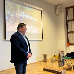 Náměstek pro kulturu Pavel Hroch na vernisáži výstavy