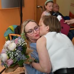 Umění kvete v každém věku. Přesvědčit se o tom mohou všichni, kdo přijmou pozvání do hlavní budovy Jihočeského kraje. Ve druhém a třetím patře zde mají možnost obdivovat výtvarná díla žáků ZUŠ B. Jeremiáše v Českých Budějovicích a studentů Akademie III. věku. 