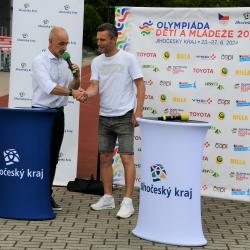 Přípravy vrcholí! Oheň Olympiády dětí a mládeže zažehne Eva Adamczyková speciální pochodní.