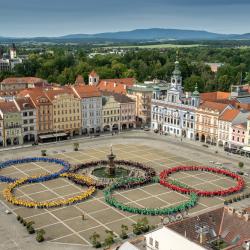 Náměstí Přemysla Otakara II. se proměnilo v obří olympijské kruhy (foto: Aleš Motejl / Art4Promotion)