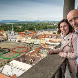 Náměstí Přemysla Otakara II. se proměnilo v obří olympijské kruhy (foto: Aleš Motejl / Art4Promotion)