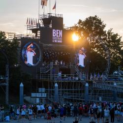 Olympiádu dětí a mládeže letos hostí Jihočeský kraj. Podívejte se na pondělní medailový ceremoniál prostřednictvím fotografií Václava Pancera.