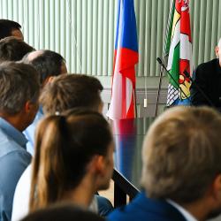 Hejtman Martin Kuba přijal na krajském úřadě úspěšné studentky a studenty jihočeských škol, kteří v roce 2024 reprezentovali Jihočeský kraj. 