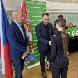 Hejtman Kuba a náměstek Štojdl ocenili medailisty z her XI. zimní olympiády dětí a mládeže ČR.