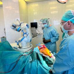 Nemocnice České Budějovice jako třetí v ČR provádí roboticky asistované operace kolenního kloubu.