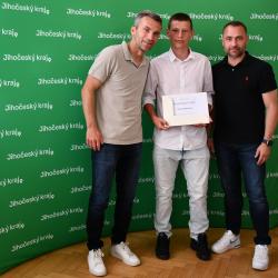 Náměstek Štojdl pogratuloval fotbalovým nadějím z Akademie Dynama, které zazářily doma i v zahraničí.