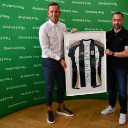 Náměstek Štojdl pogratuloval fotbalovým nadějím z Akademie Dynama, které zazářily doma i v zahraničí.