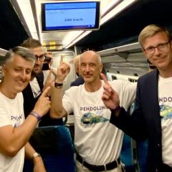 Česká železnice prolomila dosavadní rychlostní limit 160 km/h v pravidelné dopravě. Vysokorychlostní jednotka Pendolino Českých drah na lince z Prahy do Českých Budějovic poprvé dosahuje rychlosti až 200 km/h. Cestující se tak dostanou do jihočeské metropole v rekordním čase 95 minut, v opačném směru bude vlak ještě o pět minut rychlejší.