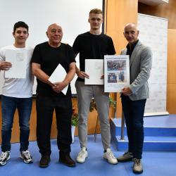Jihočeský kraj pokračuje v tradici oceňování mladých sportovních talentů, kteří reprezentují region na republikové i mezinárodní úrovni. Na krajském úřadě v Českých Budějovicích byli přijati sportovci z různých disciplín – házenkářky a házenkáři, boxeři a reprezentantka v bezmotorovém létání.