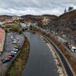 Jihočeský kraj slavnostně otevřel další etapu Vltavské cyklostezky, tentokrát v Českém Krumlově.