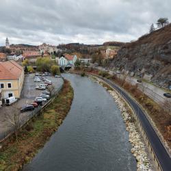 Jihočeský kraj slavnostně otevřel další etapu Vltavské cyklostezky, tentokrát v Českém Krumlově.
