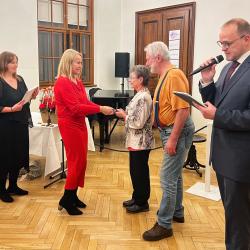  Hana a Zdeněk Studených přebírají Křesadlo 2025.
