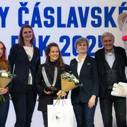Olympijský festival Milano Cortina 2026 - České Budějovice. Předání Ceny Věry Čáslavské Barboře Strýcové (Foto: ČOV / Léa Decroix).
