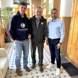 Náměstek hejtmana pro oblast školství David Štojdl a ředitel SRŠ a VOŠ VHE Vodňany Pavel Vejsada při prohlídce školy.