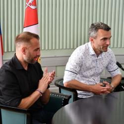 Náměstek hejtmana Jihočeského kraje pro oblast školství David Štojdl dnes přijal mladé fotbalisty kategorie U15 z Akademie SK Dynamo České Budějovice, kteří v uplynulé sezóně dosáhli mimořádného úspěchu.