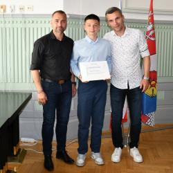 Náměstek hejtmana Jihočeského kraje pro oblast školství David Štojdl dnes přijal mladé fotbalisty kategorie U15 z Akademie SK Dynamo České Budějovice, kteří v uplynulé sezóně dosáhli mimořádného úspěchu.