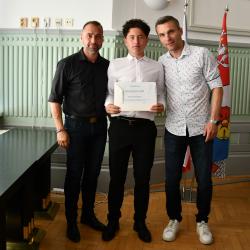 Náměstek hejtmana Jihočeského kraje pro oblast školství David Štojdl dnes přijal mladé fotbalisty kategorie U15 z Akademie SK Dynamo České Budějovice, kteří v uplynulé sezóně dosáhli mimořádného úspěchu.