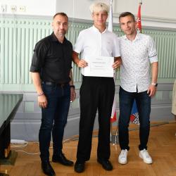 Náměstek hejtmana Jihočeského kraje pro oblast školství David Štojdl dnes přijal mladé fotbalisty kategorie U15 z Akademie SK Dynamo České Budějovice, kteří v uplynulé sezóně dosáhli mimořádného úspěchu.