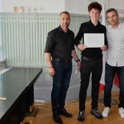 Náměstek hejtmana Jihočeského kraje pro oblast školství David Štojdl dnes přijal mladé fotbalisty kategorie U15 z Akademie SK Dynamo České Budějovice, kteří v uplynulé sezóně dosáhli mimořádného úspěchu.