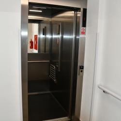 Domov Libníč a Centrum sociálních služeb Empatie dnes slavnostně představil zrekonstruovaný objekt chráněného bydlení v Tyršově sadu v Českých Budějovicích. Rozsáhlá rekonstrukce a přístavba přinesly modernější a komfortnější zázemí pro osoby se zdravotním postižením.