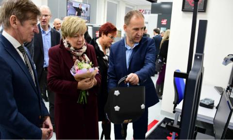 Hejtmanka Ivana Stráská na návštěvě školy