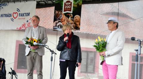 Hejtmanka Stráská s Tomášem Jirsou (vlevo) a ředitelem zoo Vladimírem Pokorným (vpravo)