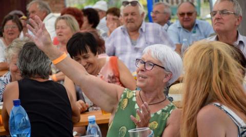 Příznivce dechovky v Jehnědně rozparádil Franta Uher (foto Petr Pokorný).