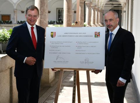 Hejtman Kuba se v Linzi setkal se svým hornorakouským protějškem Thomasem Stelzerem. Podepsali pracovní program pro roky 2021-2025.