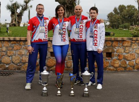 Taekwon-do škola Velešín ITF se významně podílela na úspěchu české reprezentace na mistrovství Evropy 2021. Na fotografii velešínští reprezentanti.
