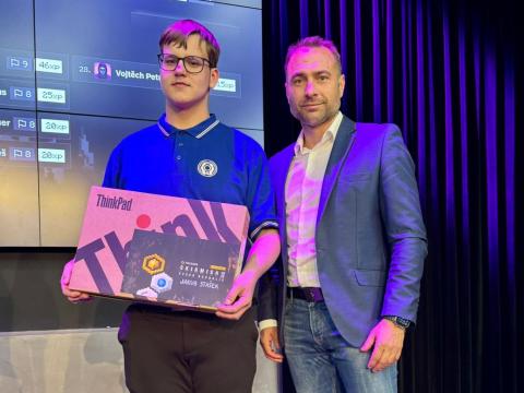 Jakub Stašek, student oboru EPS, zde předvedl špičkový výkon a stal se absolutním vítězem soutěže, za což získal i hodnotnou cenu – výkonný notebook.